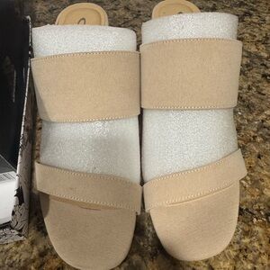 NWT IN BOX CL by Laundry Tan Sandals Two-Strap Minimalist Design